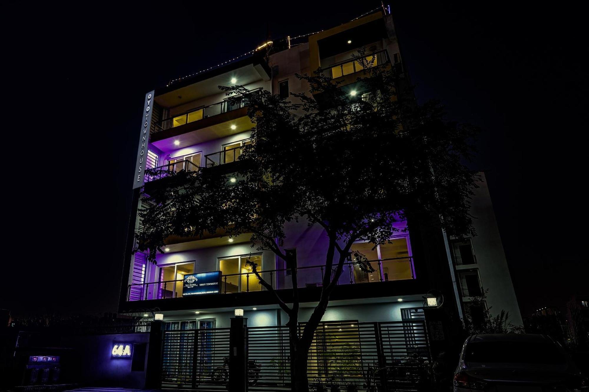Super Townhouse Tipsyy Near Bestech Central Square Mall Gurgaon Exterior foto